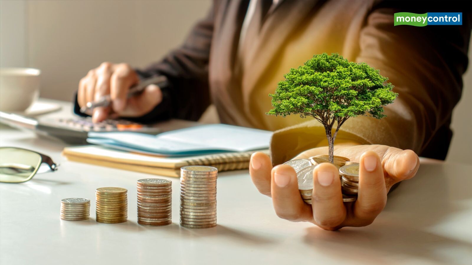 Want strong returns from mutual funds SIP? Always keep these 8 things in mind - How to get better returns from Mutual Fund SIP Investments | Moneycontrol Hindi