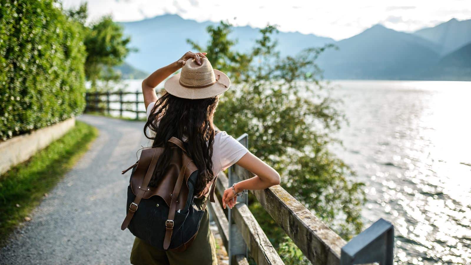 Solo Travel: अकेले घूमने का बना रहे हैं प्लान, ट्रिप से पहले जानें ये जरूरी बातें