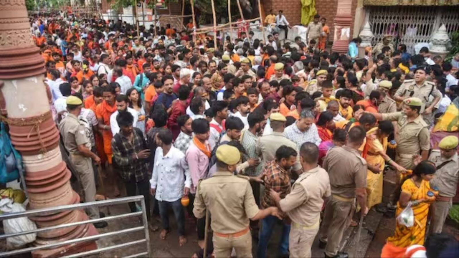 यूपी के बाराबंकी में अवसानेश्वर महादेव मंदिर में श्रद्धालुओं पर गिरा बिजली का तार, 2 की मौत 40 से ज्यादा घायल