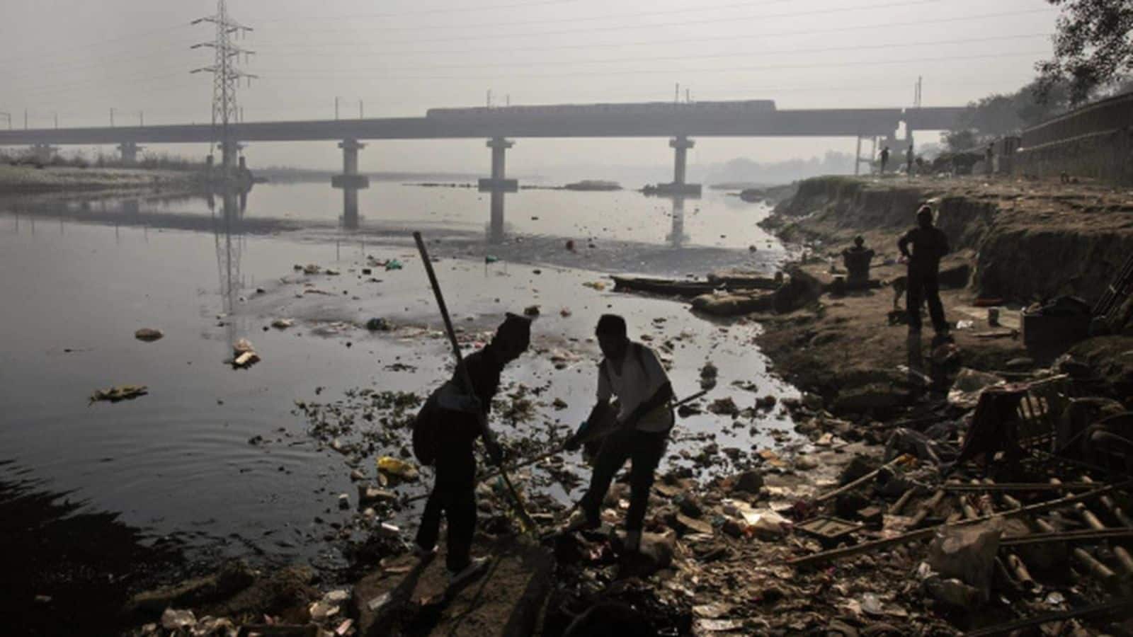 हत्या की, आंख फोड़ी, यमुना में डुबोई लाश, फिर दफना दी! एक मोबाइल फोन से खुला दिल्ली का सनसनीखेज मर्डर केस हत्या की, आंख फोड़ी, यमुना में डुबोई लाश, फिर दफना दी! एक मोबाइल फोन से खुला दिल्ली का सनसनीखेज मर्डर केस