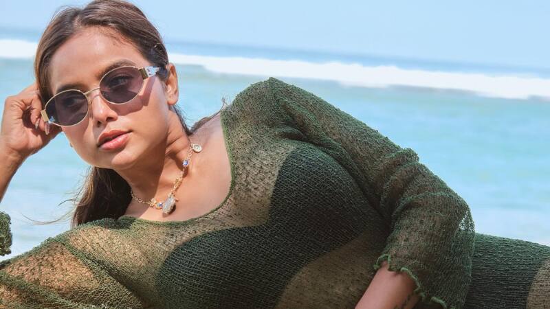बिहारी एक्सेंट बोलने और अपने अंदाज के लिए मशहूर मनीषा रानी इन दिनों काफी चर्चा में हैं। उन्होंने अपने करियर की शुरूआत 'बिग बॉस ओटीटी 2'से की उसके बाद उन्होंने डांस का एक रियलिटी शो जीता। बिहारी एक्सेंट बोलने और अपने अंदाज के लिए मशहूर मनीषा रानी इन दिनों काफी चर्चा में हैं। उन्होंने अपने करियर की शुरूआत 'बिग बॉस ओटीटी 2'से की उसके बाद उन्होंने डांस का एक रियलिटी शो जीता।