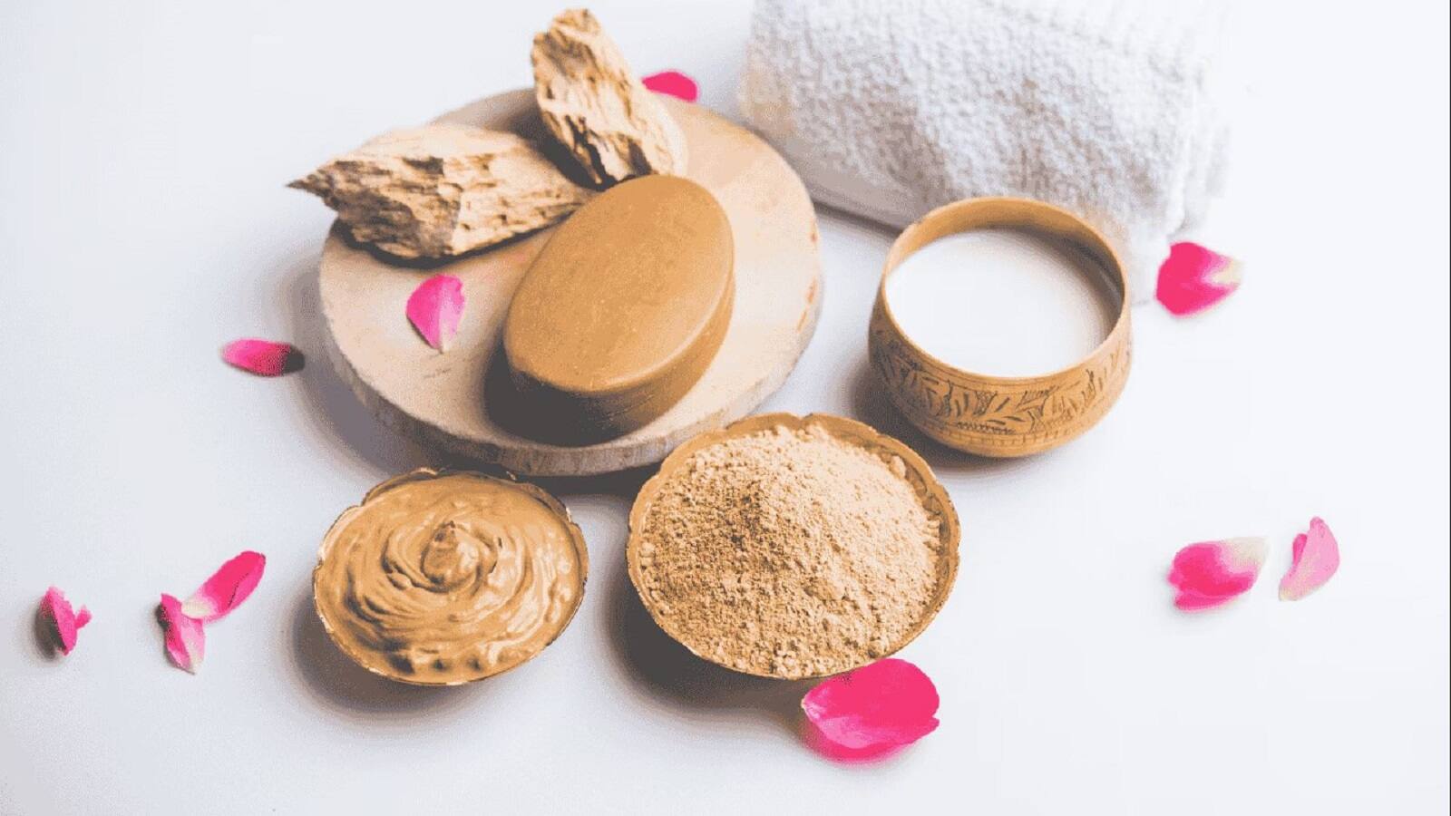 Tips for glowing face: महंगे पार्लर से नहीं किचन में रखी इन 3 चीजों के इस्तेमाल से चमकेगा चेहरा Tips for glowing face: महंगे पार्लर से नहीं किचन में रखी इन 3 चीजों के इस्तेमाल से चमकेगा चेहरा