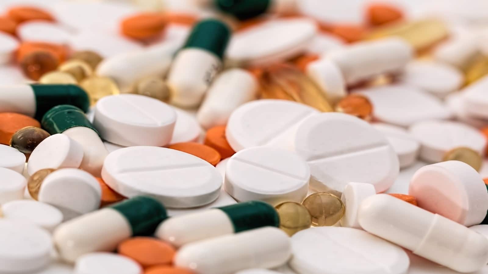 Asston Pharma IPO Listing: लिस्ट होते ही लोअर सर्किट, ₹123 के शेयरों ने फिर की जोरदार वापसी, अपर सर्किट पर बंद