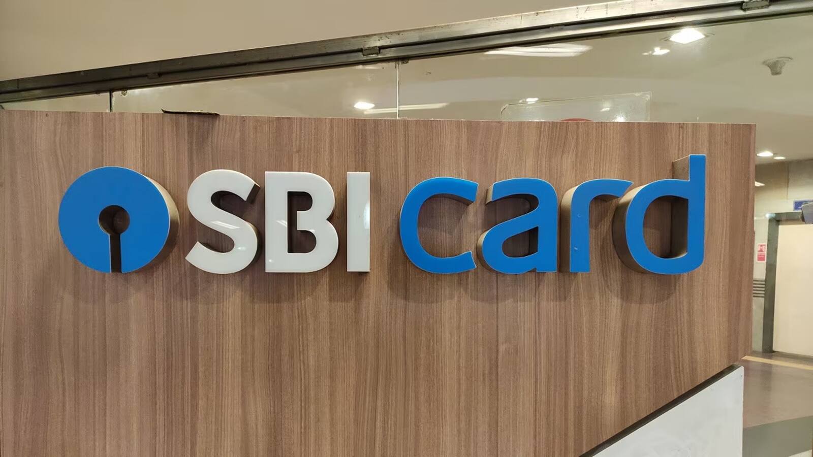 SBI Cards Shares: जून तिमाही के नतीजे पर ब्रोकरेज परेशान, टारगेट प्राइस में कटौती से 6% टूटे शेयर