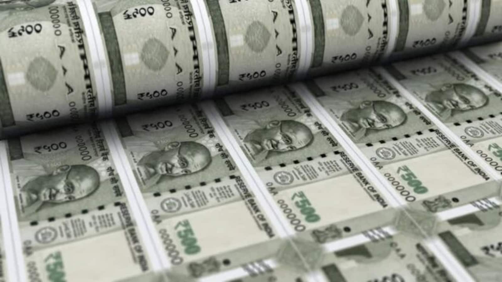  प्रिटी थिंग-  यह इरोटिक थ्रिलर सोफी (एलिसिया सिल्वरस्टोन) नाम की सक्सेसफुल एग्जीक्यूटिव की स्टोरी को बताती है। जिसे एक लड़के से प्यार हो जाता है। लेकिन जब सोफी इस रिलेशनशिप को खत्म करने की कोशिश करती है तो उसकी लाइफ में आ जाता है तूफान।