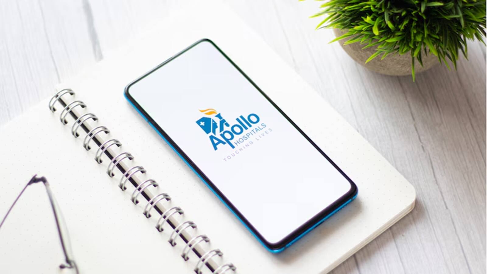 ₹1489 करोड़ की ब्लॉक डील, Apollo Hospitals धड़ाम, किसने बेचे शेयर? ₹1489 करोड़ की ब्लॉक डील, Apollo Hospitals धड़ाम, किसने बेचे शेयर?