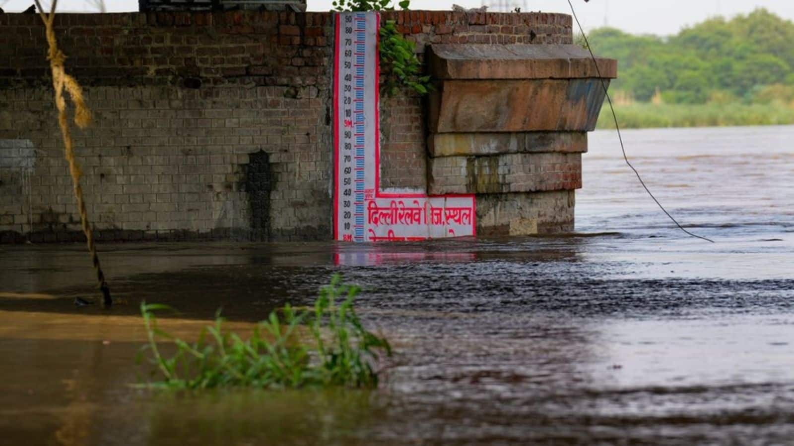 दिल्ली में बाढ़ का खतरा! यमुना का जलस्तर खतरे के निशान के करीब पहुंचा