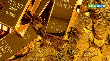 अगस्त की शुरुआत में सोने ने रिकॉर्ड 75,760 रुपये प्रति तोला का स्तर छुआ था।