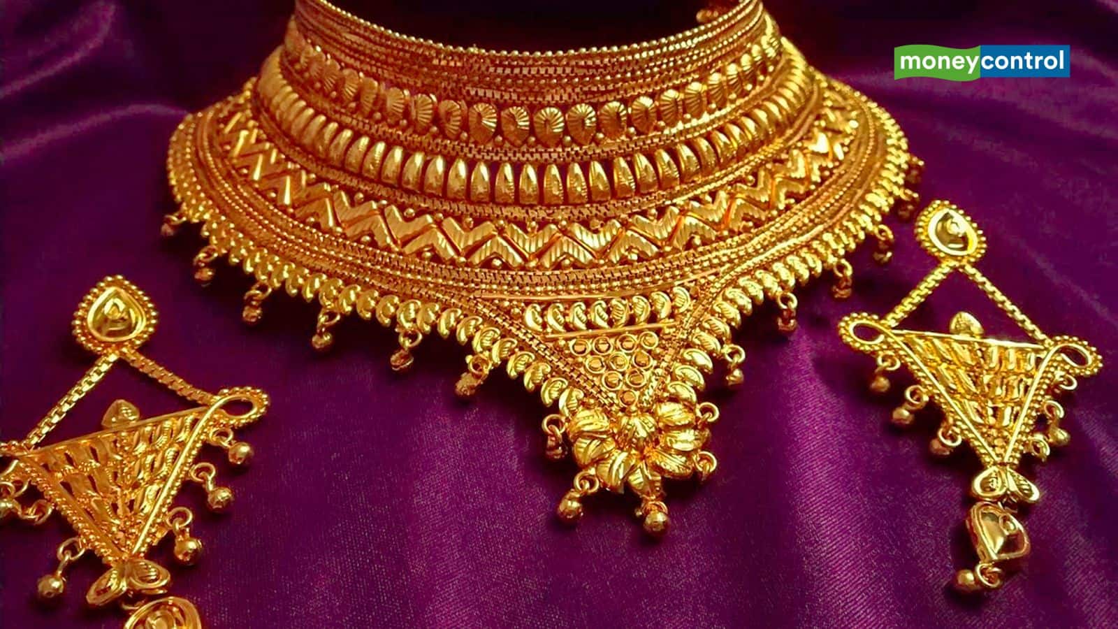 Gold Price Today: भारत में पहली बार सोना 1.06 लाख रुपये प्रति 10 ग्राम के पार पहुंचा, क्या अब भी किया जा सकता है निवेश