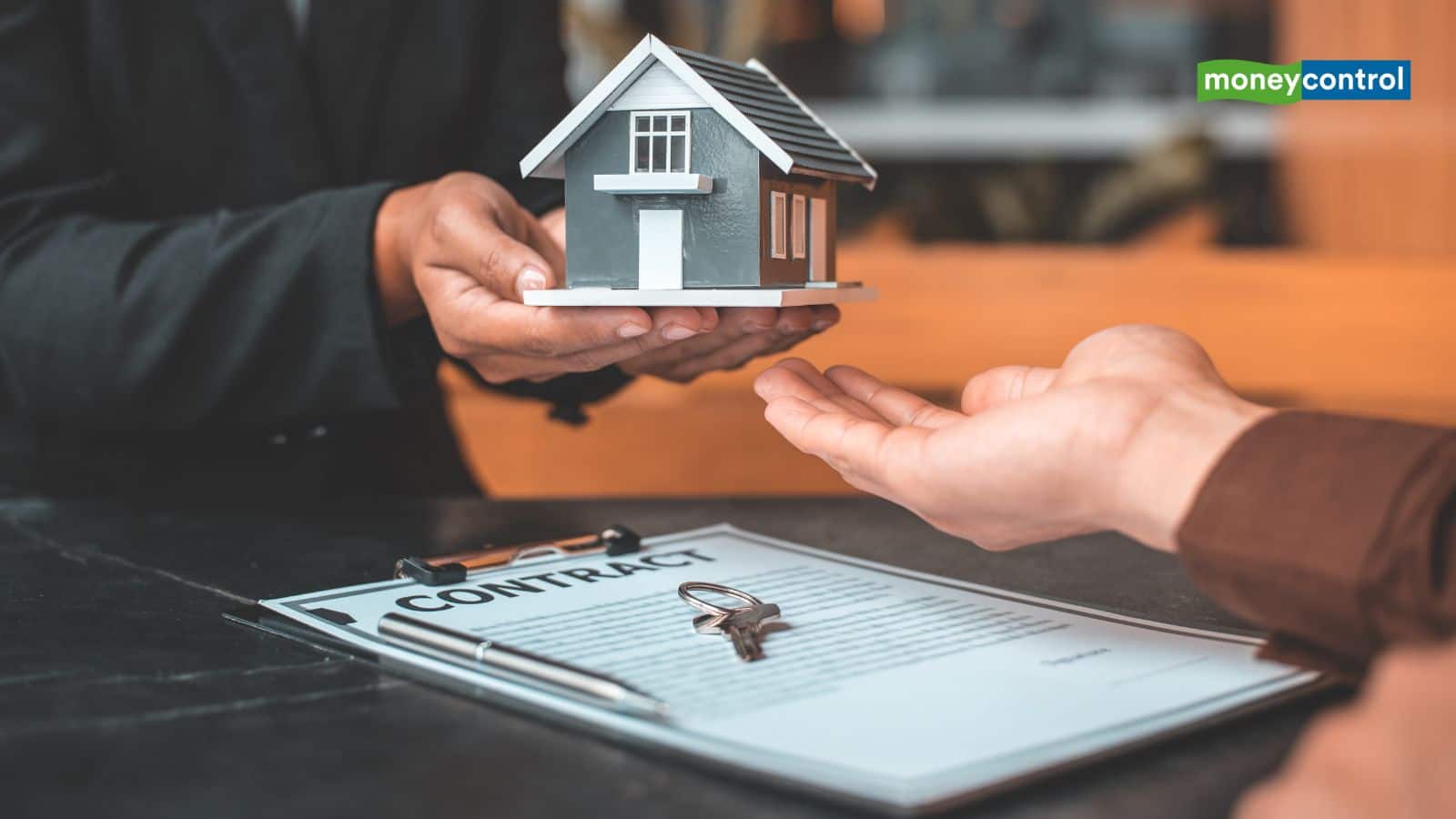 Home Loan EMI: Going to buy a house? These 8 factor will decide your home loan EMI - 8 Important Financial and Market Factors that directly Influence Your Home Loan EMI CALCUTION | Moneycontrol Hindi