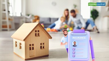 Home loan insurance: होम लोन लेते समय बैंक या वित्तीय संस्थाएं अक्सर बीमा लेने की सलाह देती हैं। 
