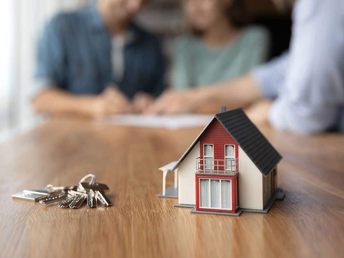 एफोर्डेबल हाउसिंग सेगमेंट पर बड़े दांव खेल रही होम लोन कंपनियां, क्या अभी निवेश करने पर होगी तगड़ी कमाई?