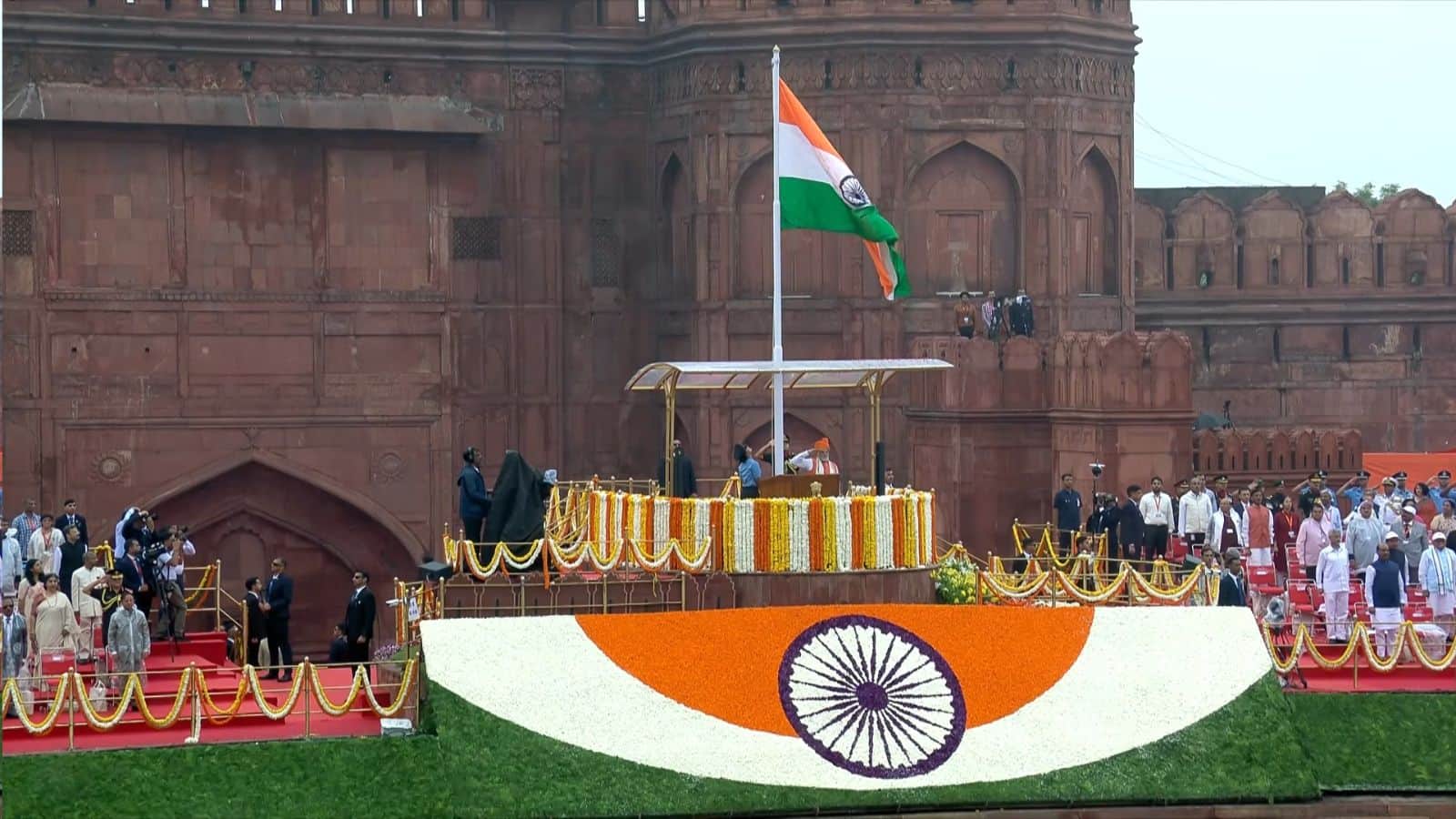 Independence Day 2025 Live: PM नरेंद्र मोदी ने लाल किले पर फहराया तिरंगा