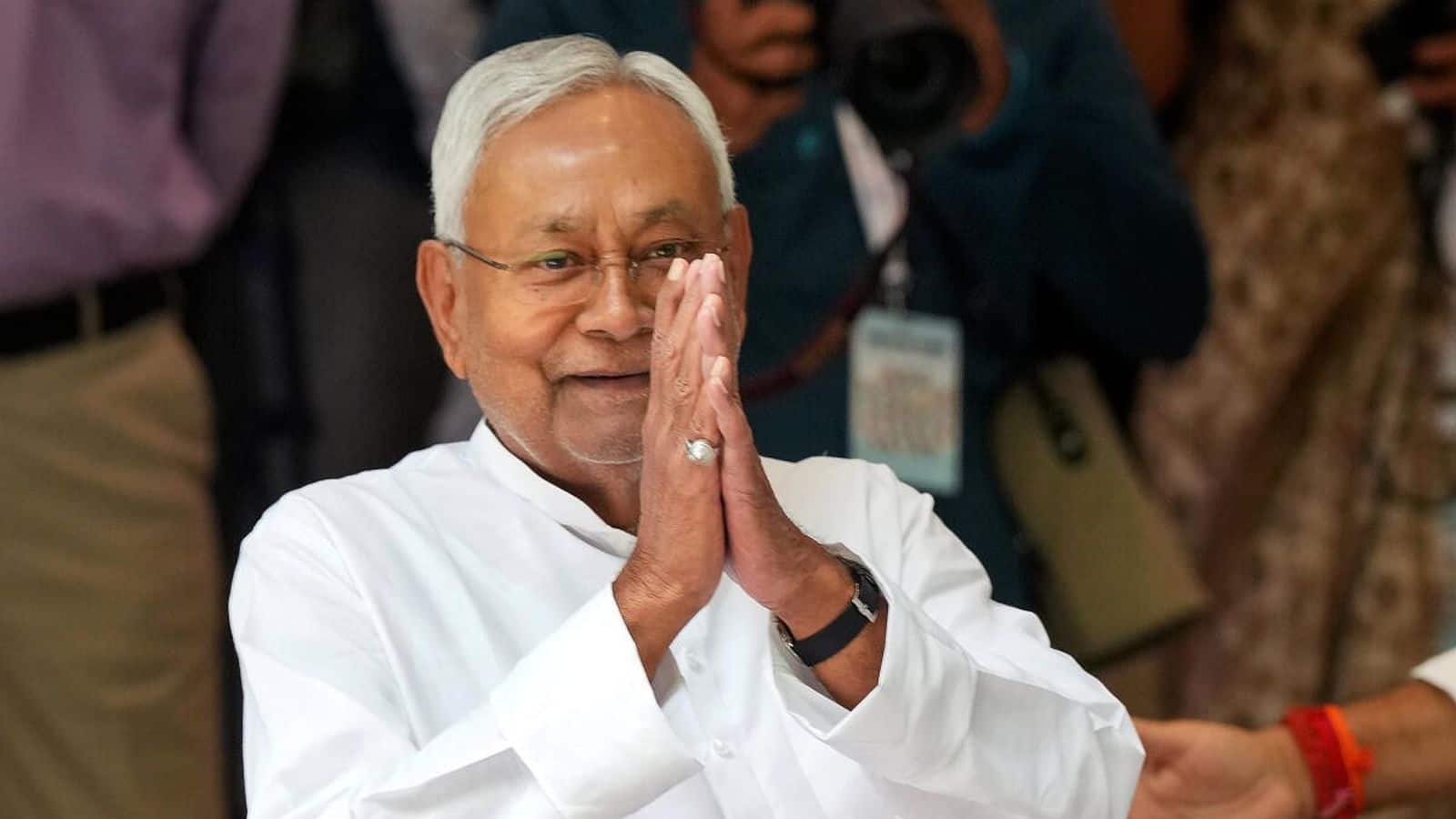 Bihar Chunav 2025: बिहार चुनाव से पहले नीतीश सरकार का एक और बड़ा तोहफा, स्वास्थ्य कर्मियों के मानदेय में हुई बढ़ोतरी!