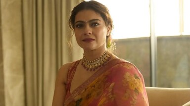 काजोल, बॉलीवुड की वह अभिनेत्री जिनकी हर फिल्म में एक अलग छाप रहती है। 90 के दशक से लेकर आज तक, काजोल ने कामयाबी के कई शिखर छुए हैं। 
