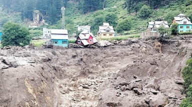 14 अगस्त 2025 को किश्तवार के चिसोटी गांव में भीषण क्लाउडबर्स्ट आया, जिससे तेज बाढ़ और मलबा गिरा। इस प्राकृतिक आपदा में कम से कम 60 लोगों की मौत हुई और 100 से ज्यादा घायल हुए।  
