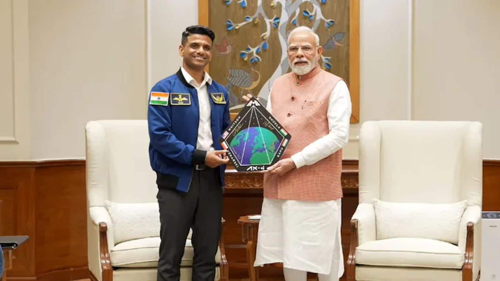 Shubhanshu Shukla_modi