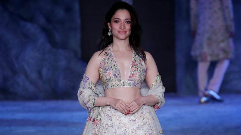 Tamannaah Bhatia Pimple Hack: तामन्ना भाटिया का अनोखा स्किनकेयर टिप, सुबह के थूक से पिंपल्स दूर करने का किया दावा! क्या आपने भी किया ट्राई? Tamannaah Bhatia Pimple Hack: तामन्ना भाटिया का अनोखा स्किनकेयर टिप, सुबह के थूक से पिंपल्स दूर करने का किया दावा! क्या आपने भी किया ट्राई?