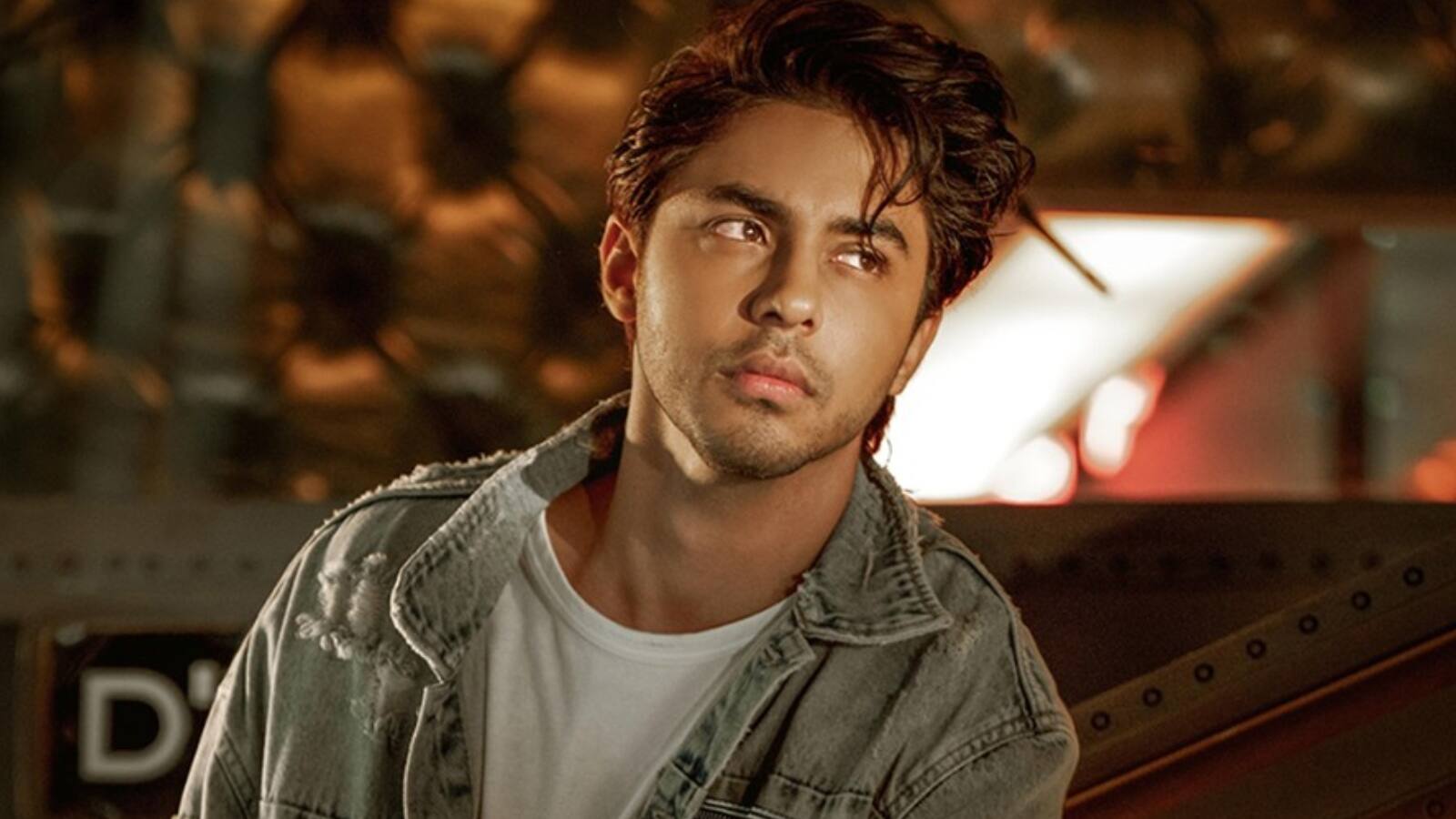 Aryan Khan: डेब्यू से पहले ही शाहरुख खान हो रही है आर्यन खान की तुलना , क्या 'द बैड्स ऑफ बॉलीवुड' देगी उन्हें अलग पहचान? Aryan Khan: डेब्यू से पहले ही शाहरुख खान हो रही है आर्यन खान की तुलना , क्या 'द बैड्स ऑफ बॉलीवुड' देगी उन्हें अलग पहचान?