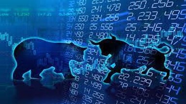 Share Market Today: भारतीय शेयर बाजार गुरुवार 14 अगस्त को हल्की बढ़त के साथ हरे निशान में बंद हुए। इस पूरे कारोबारी हफ्ते में सेंसेक्स और निफ्टी में करीब 1 फीसदी की उछाल देखने को मिली। इसी के साथ शेयर बाजार में पिछले 6 हफ्तों से जारी लगातार गिरावट का सिलसिला टूट गया। शेयर बाजार का पूरा फोकस ट्रंप और पुतिन के बीच होने वाली बैठक के नतीजों पर टिका है। यह बैठक कल 15 अगस्त को अलास्का में होगी।
