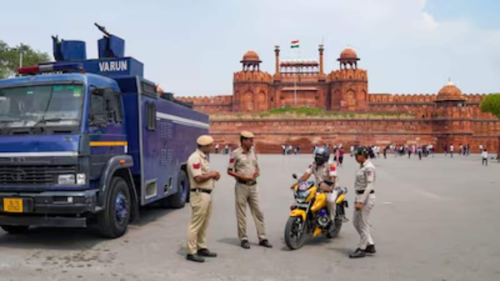 लाल किले में घुसने की कोशिश कर रहे 5 बांग्लादेशी गिरफ्तार, स्वतंत्रता दिवस से पहले सुरक्षा में सेंध!