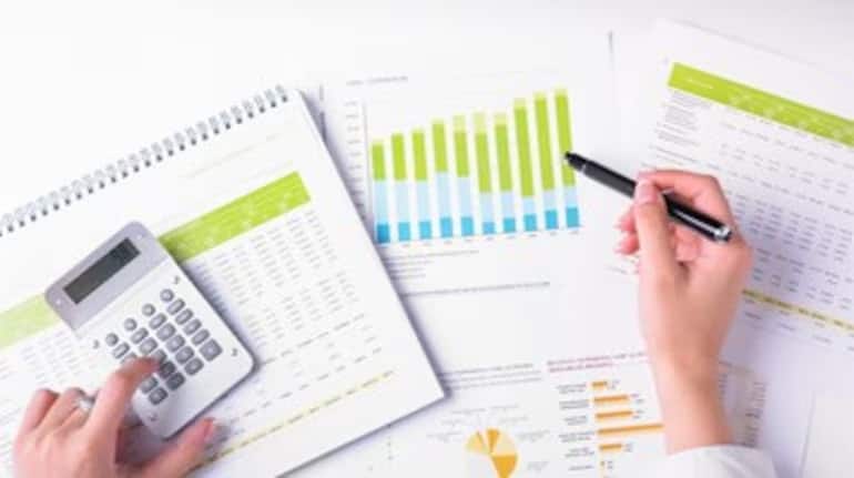 Financial Planning: आपकी उम्र 40 के करीब है तो फाइनेंशियल प्लानिंग में इन टिप्स का रखें ध्यान, नहीं होगी पैसे की कमी