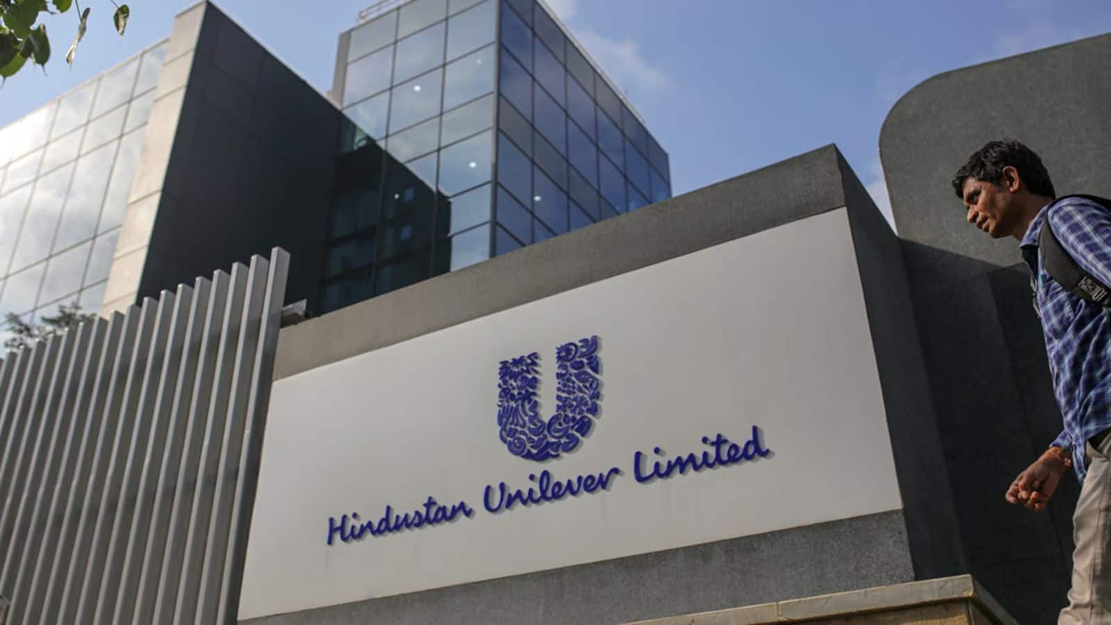 HUL Share Price: बस दो दिन में 12% उछले शेयर, इस कारण आई तेजी, अब खरीदें, बेचें या करें होल्ड? HUL Share Price: बस दो दिन में 12% उछले शेयर, इस कारण आई तेजी, अब खरीदें, बेचें या करें होल्ड?