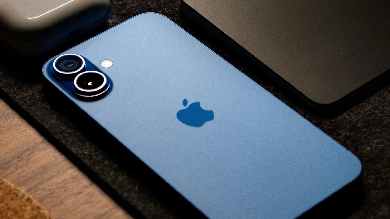 Amazon Great Freedom Festival Sale 2025: Apple iPhone 16e पर मिल रहा 11 हजार से ज्यादा का डिस्काउंट, जानें ऑफर और कीमत