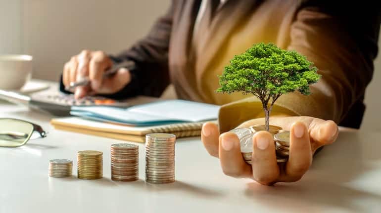 Retirement Planning: बड़ा रिटायरमेंट फंड तैयार करने के लिए वीपीएफ का कर सकते हैं इस्तेमाल, जानिए क्या है VPF Retirement Planning: बड़ा रिटायरमेंट फंड तैयार करने के लिए वीपीएफ का कर सकते हैं इस्तेमाल, जानिए क्या है VPF