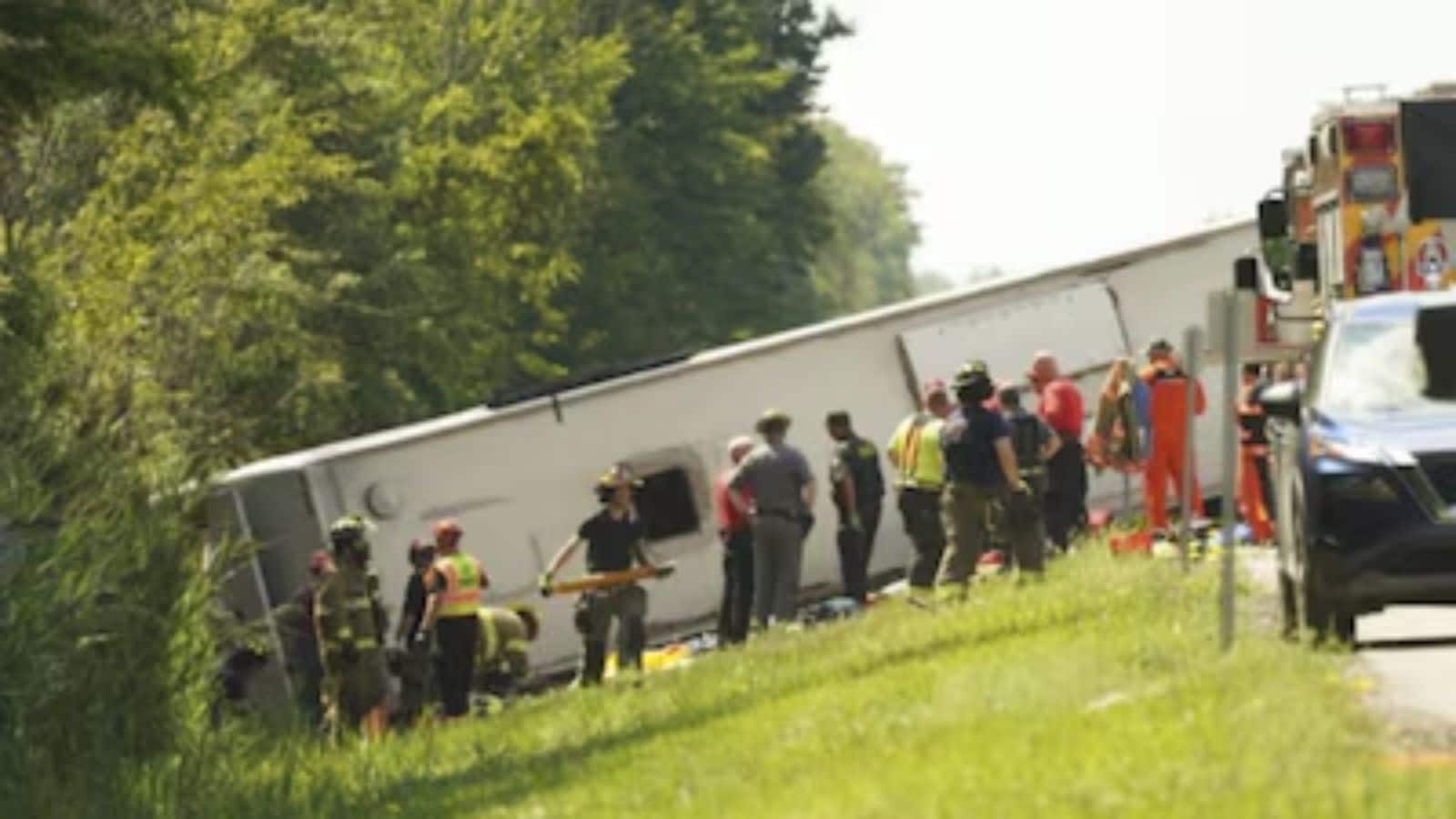 New York Bus Accident: न्यूयॉर्क में भारतीय और चीनी यात्रियों से भरी टूरिस्ट बस खाई में गिरी, 5 की मौत, दर्जनों घायल