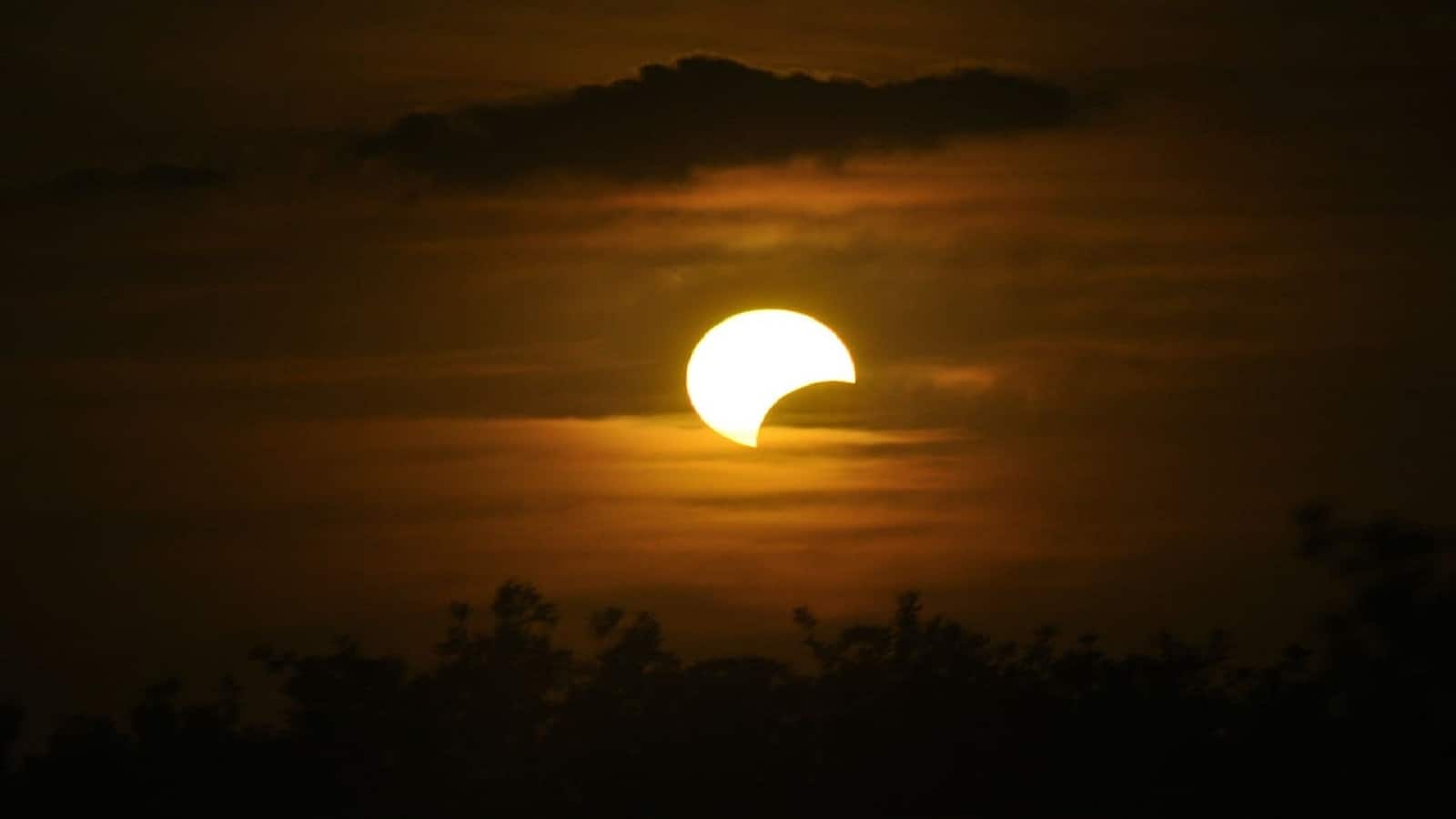 Solar Eclipse 2025: इन देशों में नजर आएगा साल का आखिरी सूर्य ग्रहण, जानिए सही तारीख