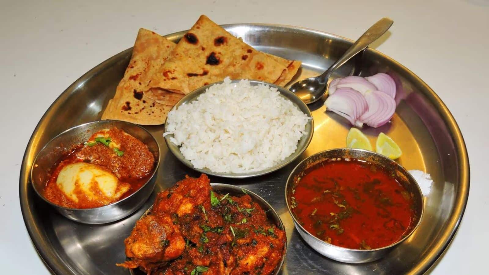 Atal Canteen: दिल्ली में अब ₹5 में मिलेगा भरपेट खाना, सीएम रेखा गुप्ता ने की 'अटल कैंटीन' की घोषणा