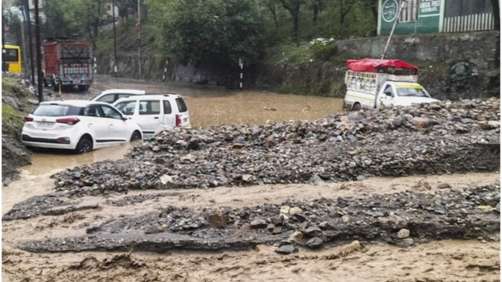 Ramban Cloudburst: जम्मू के रामबन में बादल फटने से तीन लोगों की मौत, 5 लापता, कई मकान हुए जमींदोज