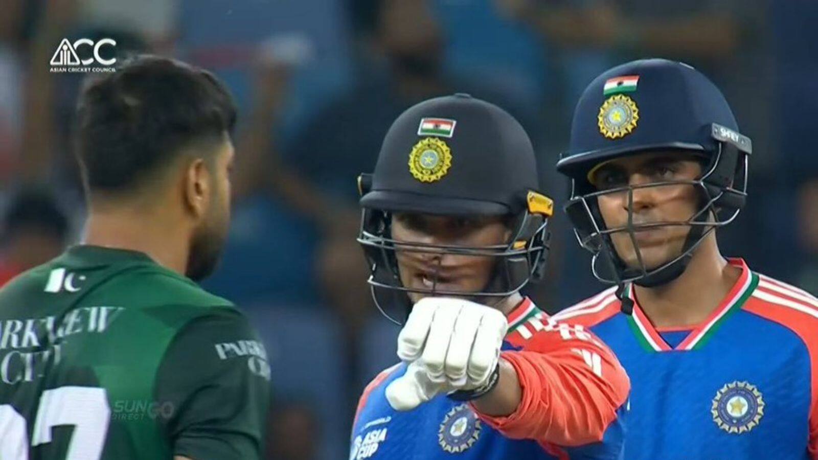 IND vs PAK: पिच पर अभिषेक शर्मा और पाकिस्तानी बॉलर हारिस रऊफ के बीच हुई तीखी नोकझोंक, अंपायर को करना पड़ा बीच-बचाव IND vs PAK: पिच पर अभिषेक शर्मा और पाकिस्तानी बॉलर हारिस रऊफ के बीच हुई तीखी नोकझोंक, अंपायर को करना पड़ा बीच-बचाव