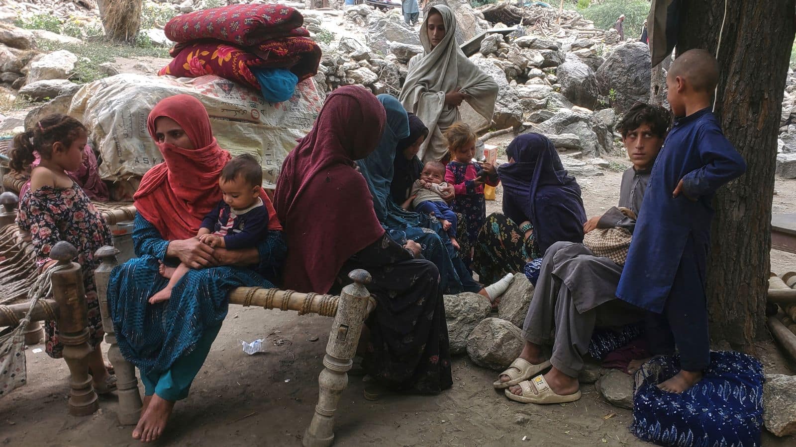 जिंदा महिलाओं से ज्यादा कीमती हैं लाश! अफगानिस्तान भूकंप में औरतों का नहीं हो रहा रेस्क्यू, बीच में आ रहा तालिबानी कानून