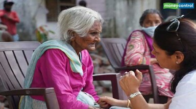 अब 70 साल या उससे ज्यादा उम्र के हर सीनियर सिटिजन को 5 लाख रुपये तक का मुफ्त इलाज मिलेगा। 