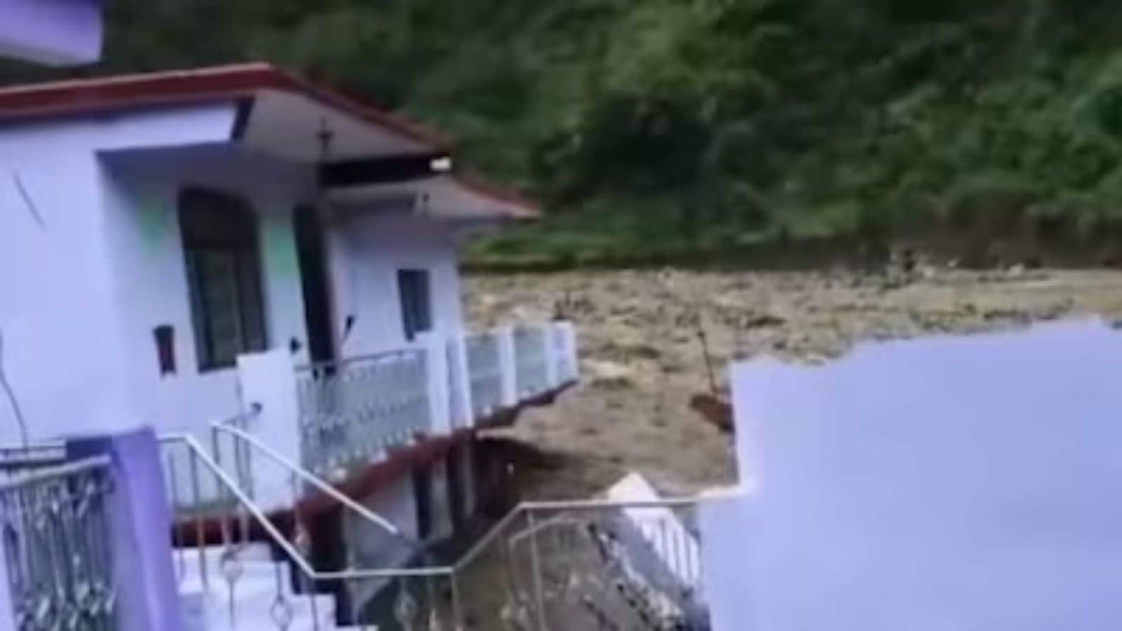 Cloudburst in Chamoli: उत्तराखंड के चमोली में बादल फटने से भीषण तबाही, मलबे में दबे 6 घर, 7 लोग हुए लापता