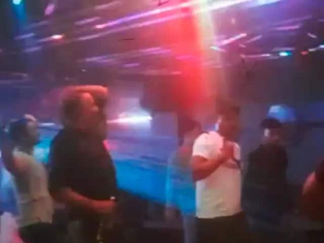 Ghaziabad: हिस्ट्रीशीटर के बर्थडे पार्टी में पुलिसकर्मियों का डांस...वीडियो सामने आते ही हुआ ये बड़ा एक्शन