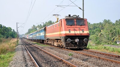 Deepest Undergroud Railway Station: भारत में सबसे गहरा अंडरग्राउंड रेलवे स्टेशन कोलकाता का हावड़ा मेट्रो स्टेशन है।