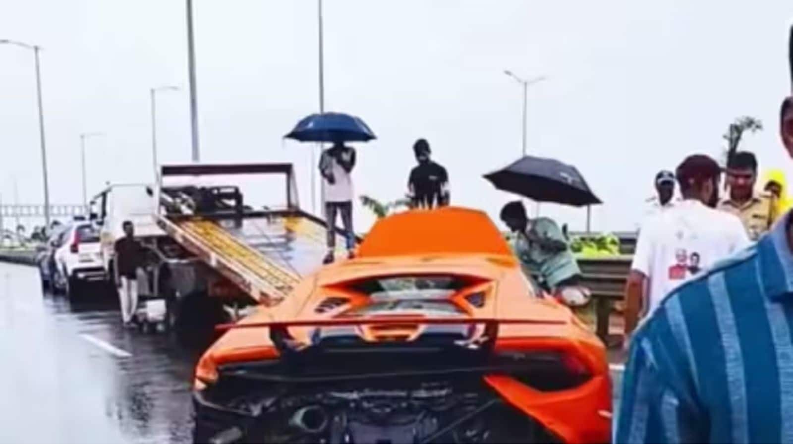 VIDEO: मुंबई के कोस्टल रोड पर डिवाइडर से टकराई तेज रफ्तार लेम्बोर्गिनी, वीडियो वायरल