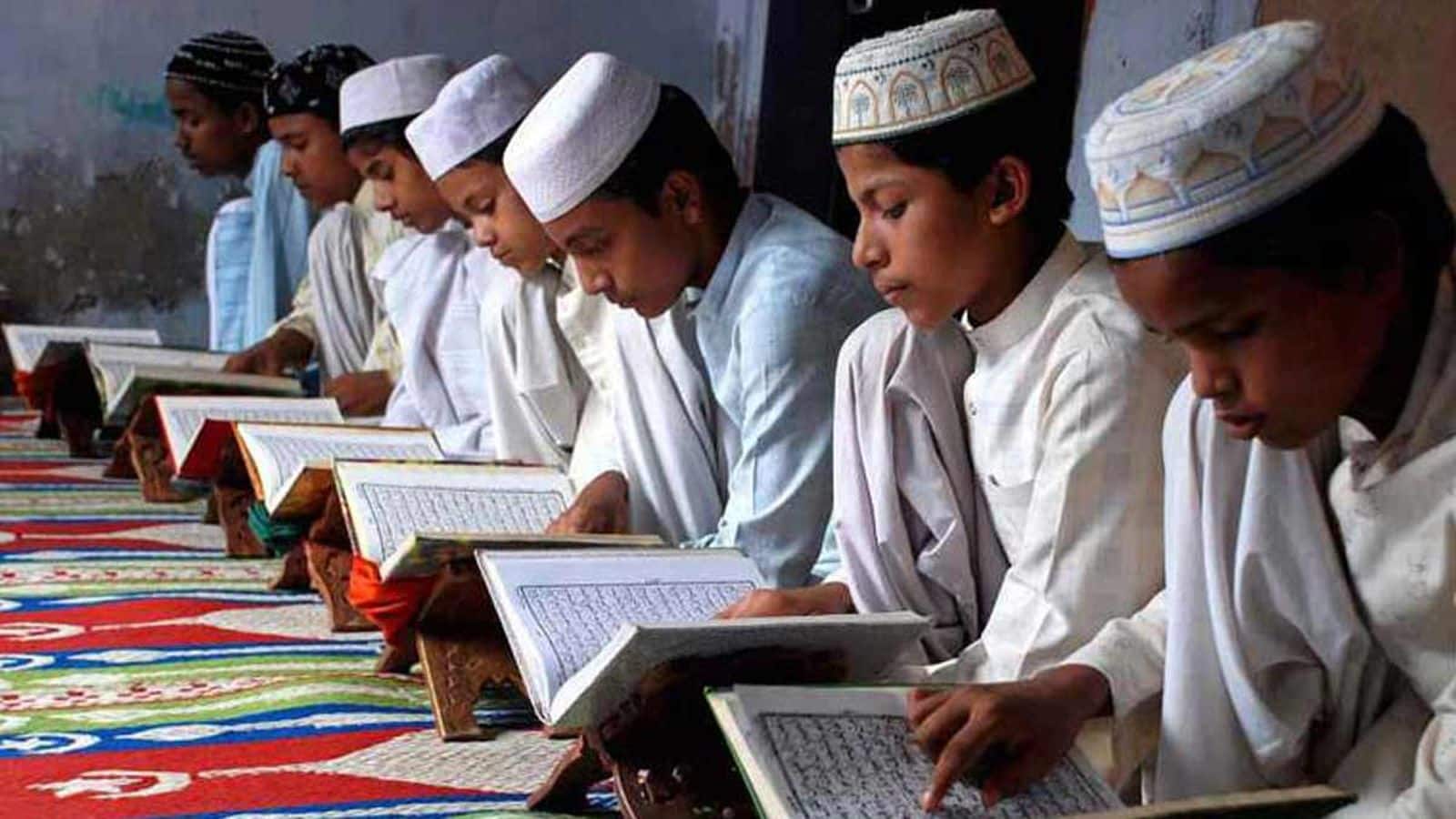 UP Madarsa News: यूपी सरकार को हाई कोर्ट से झटका, 558 मदरसों की जांच पर लगाई रोक