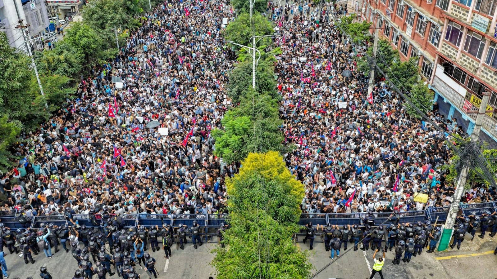 Nepal Protest: Nepo Kid ट्रेंड से लेकर सोशल मीडिया बैन तक, नेपाल में क्यों सड़कों पर उतरे हैं युवा?