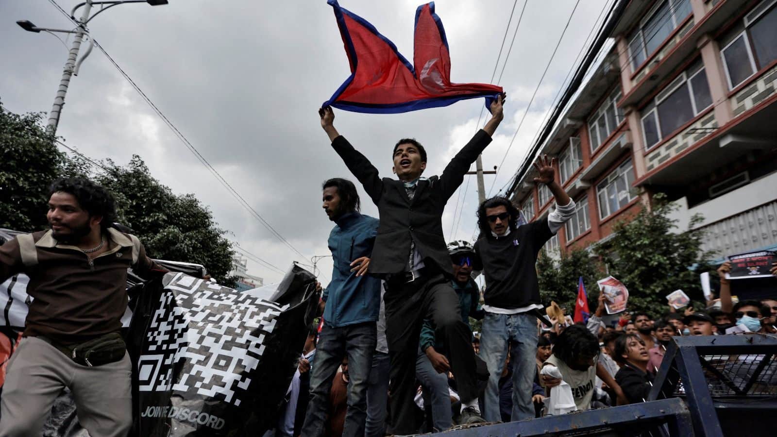 Nepal Protests : नेपाल के गृह मंत्री रमेश लेखक ने दिया इस्तीफा, Gen-Z प्रोटेस्ट के बीच आई बड़ी खबर