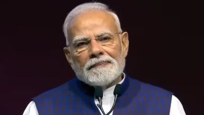  प्रधानमंत्री मोदी ने जोर देकर कहा कि नियम और विनियमों को नागरिक केंद्रित होना चाहिए, न कि बाधाएं उत्पन्न करने वाला