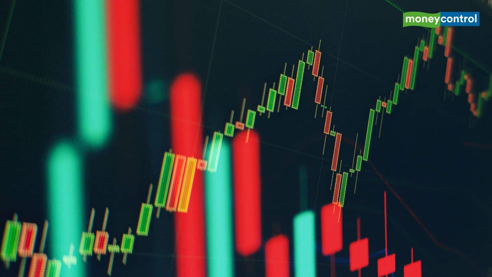Stock Market Live Update :दूसरी तिमाही में टाइटन के कमजोर बिजनेस अपडेट्स दिए है। घरेलू कारोबार में 18 परसेंट की ग्रोथ देखने को मिलेगी। 