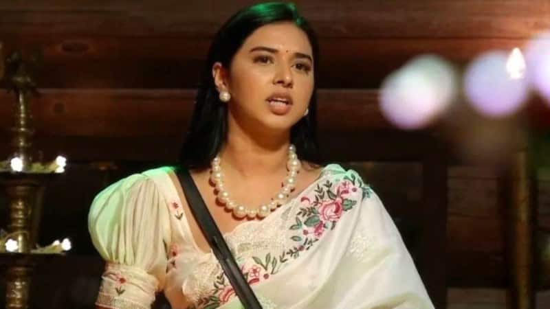 Tanya Mittal: बकलावा नहीं, दुबई के बिजनेस मीटिंग्स के लिए जाती हैं तान्या मित्तल, कंटेस्टेंट ने बिग बॉस घर में किया एक और दावा