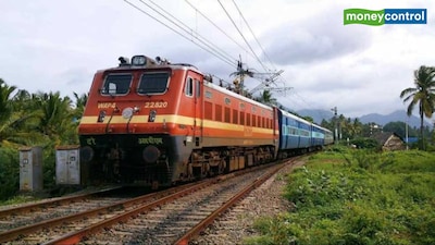 Railway Time Table 2026: रेलवे प्रशासन ने यात्रियों से अपील की है कि सफर से पहले अपनी ट्रेन का नया समय जरूर जांच लें।