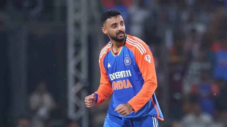 Varun Chakravarthy: वरुण चक्रवर्ती बने दुनिया के नंबर 1 गेंदबाज, बुमराह और  रवि बिश्नोई भी रच चुके हैं इतिहास - varun chakravarthy becomes icc world no  1 t20i bowler for the first