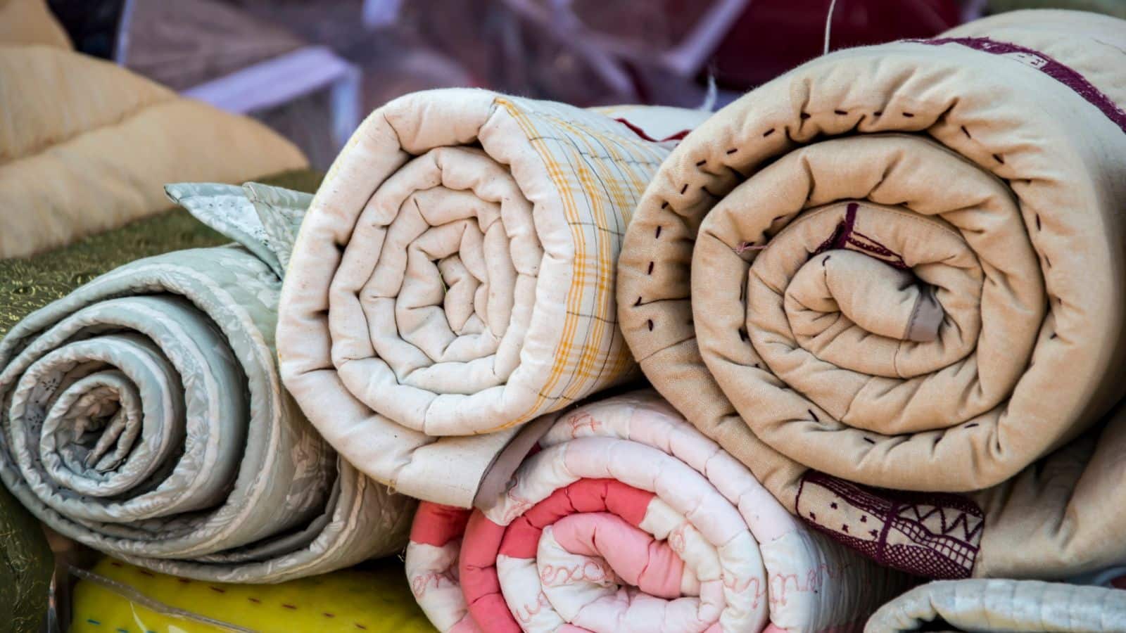 ठंड में रजाई-कंबल की बदबू से छुटकारा पाएं, अपनाएं ये आसान उपाय