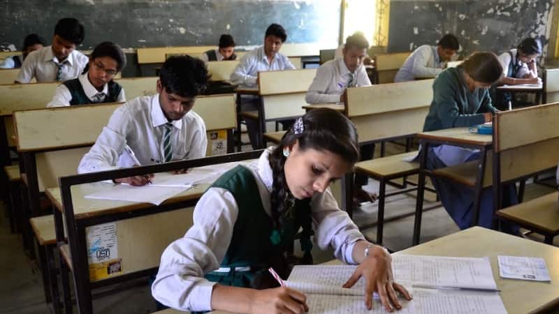 CBSE बोर्ड 2026 की डेटशीट जारी...कक्षा 10-12 की परीक्षाएं 17 फरवरी से शुरू, परीक्षा शेड्यूल पर डालें एक नजर